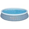 Blauer Bestway Fast Set Pool mit Wasser gefüllt