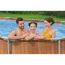 Familie im Gartenpool