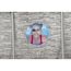 Kind mit Schwimmbrille schaut aus Pool