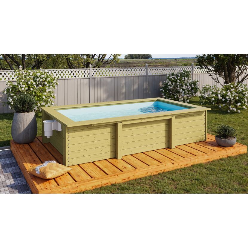 Holzpool im Garten