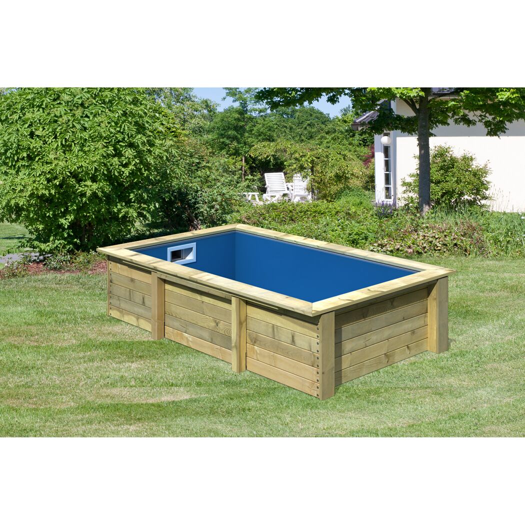 Holzpool im Garten