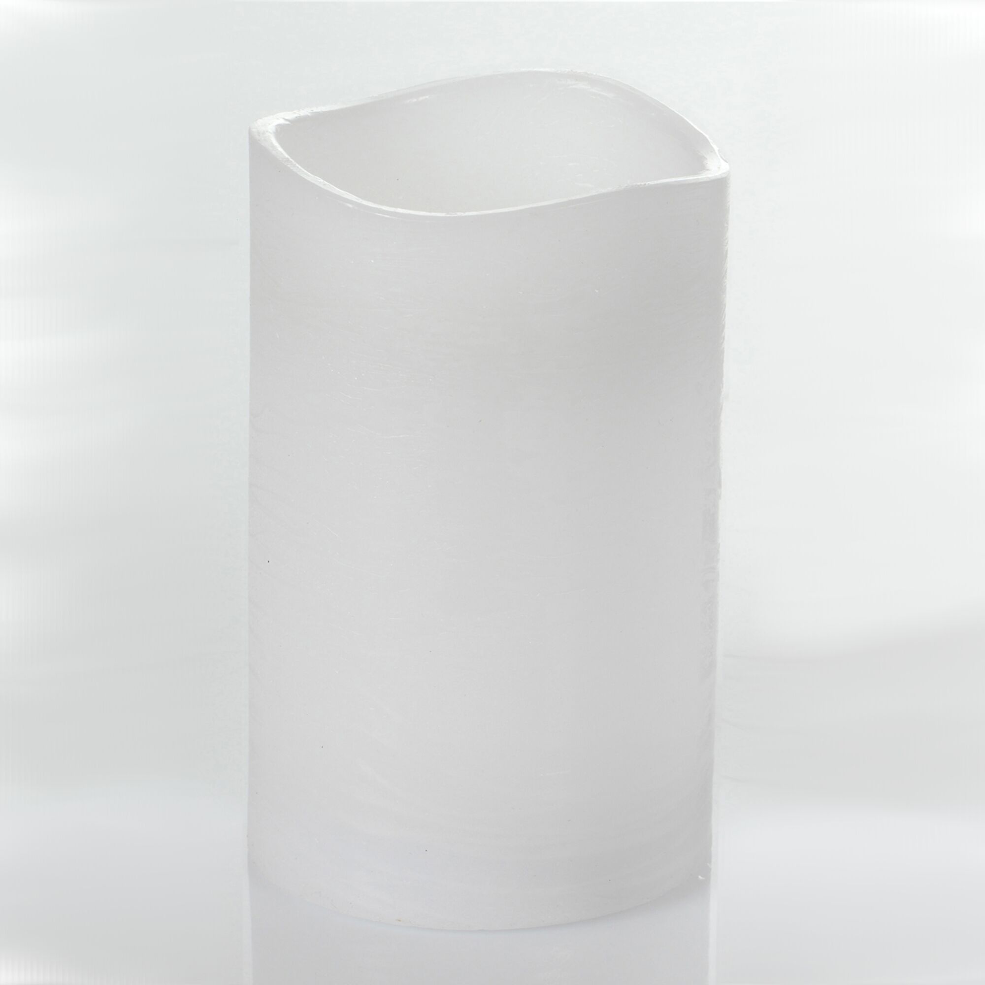 Weiße LED Kerze Rustik 7,5x14cm