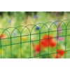 Grünes Ziergeflecht Rondo vor Garten