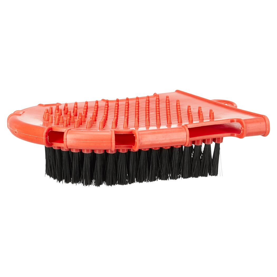 Roter Putzhandschuh mit schwarzen Borsten