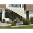 Beigefarbenes Sonnensegel Teneriffa über einer Terrasse