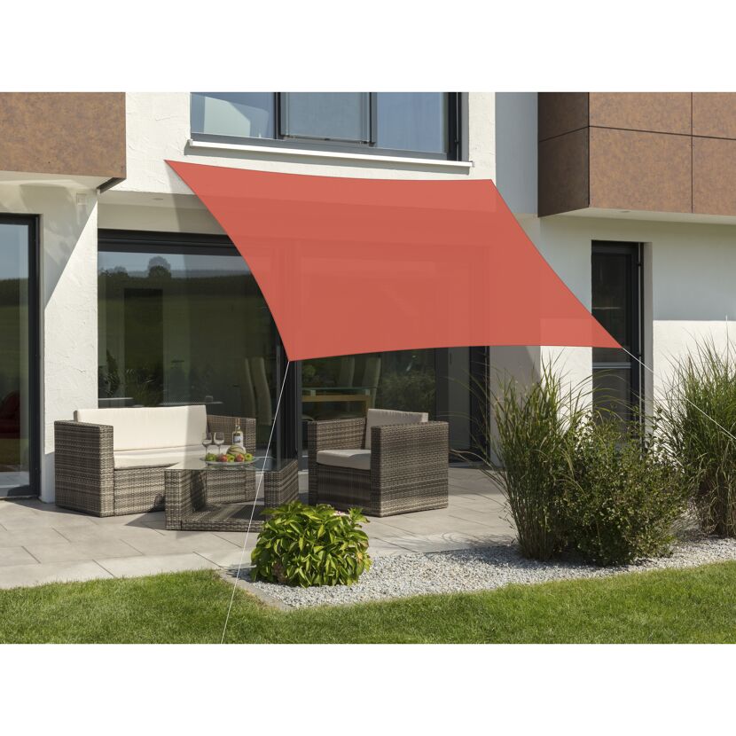 Sonnensegel rot über Terrasse