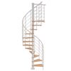 Weiße Spindeltreppe mit Buchenholzstufen.