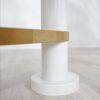 Detailansicht weiße Spindeltreppe Oslo mit Buchenholzstufe