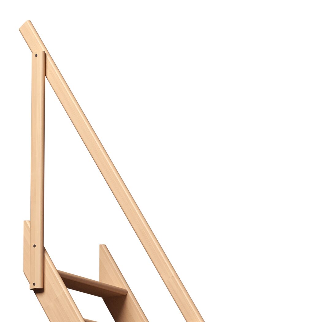 Holztreppe mit Geländer
