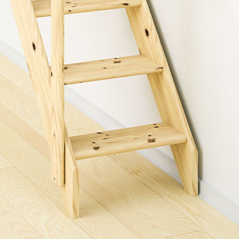 Detailansicht der Holzstufen einer Raumspartreppe