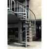 Metallwendeltreppe auf Terrasse