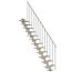 Holztreppe mit silbernem Geländer