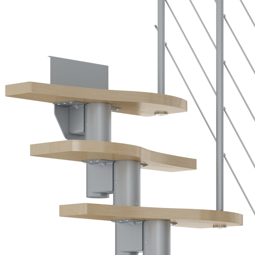 Detail einer Wendeltreppe aus Holz mit Geländer