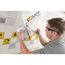 Person bringt Vario MultiTape von Isover an