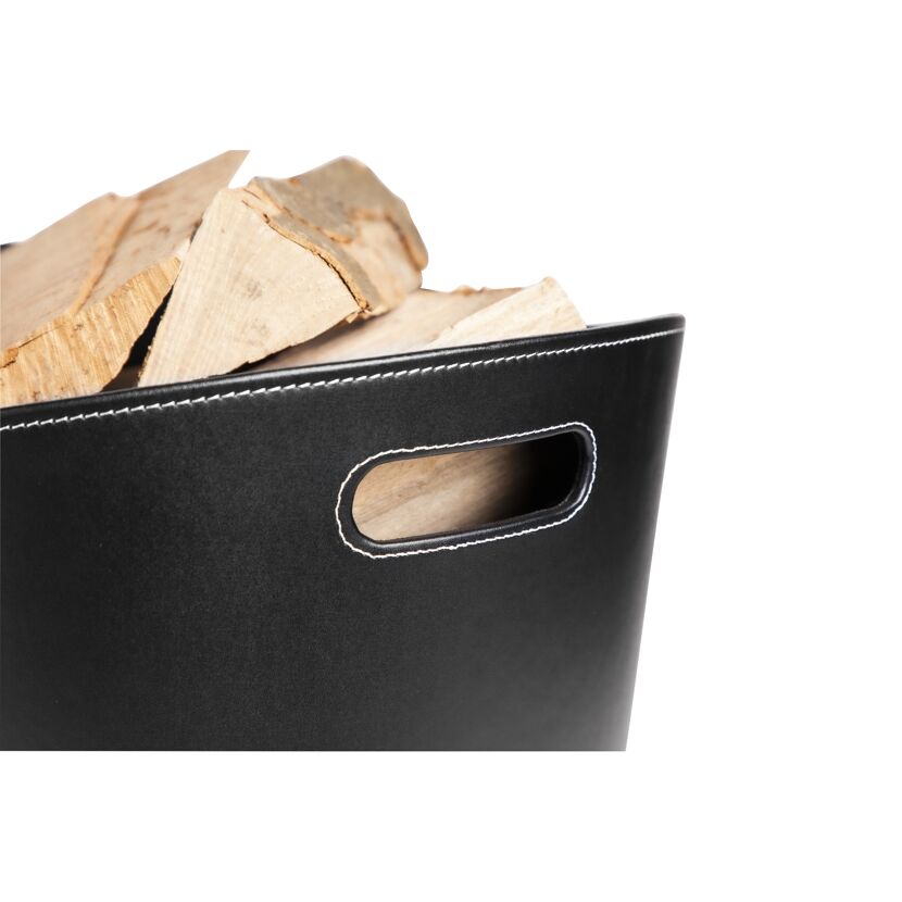 Schwarzer Leder-Holzkorb mit Brennholz