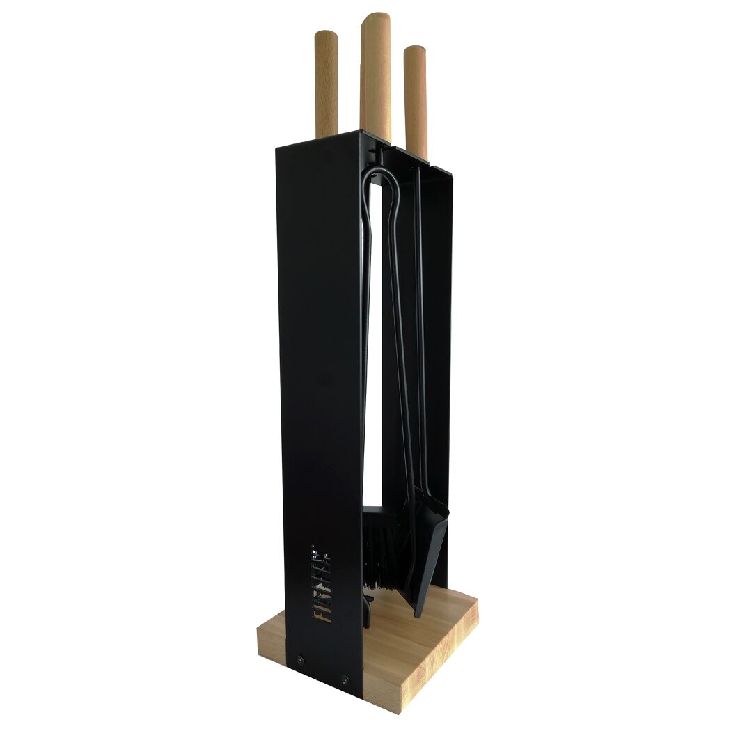 Schwarzes Kamingerät mit Holzgriffen