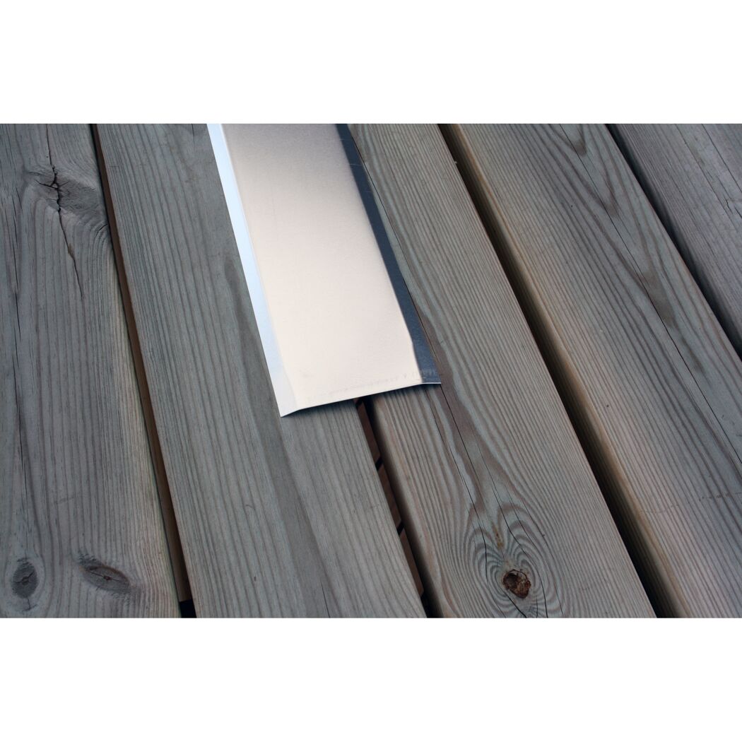 Metallisches Flachprofil HG10 auf Holz