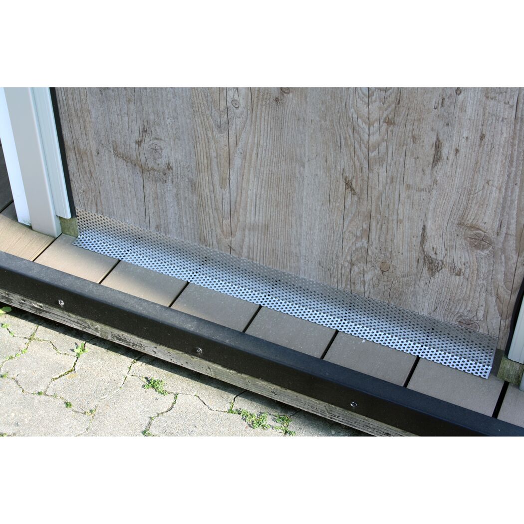 HG12 Lochblechprofil an Holzfassade