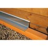 Metallisches Anschlussprofil an Holzfassade