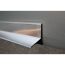 Metallisches Wandanschlussblech an Hauswand