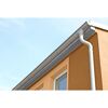 Regenrinne aus Aluminium an Hauswand