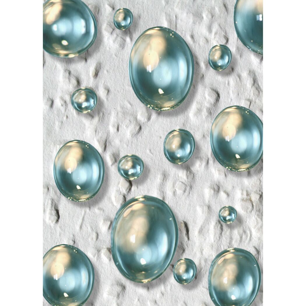 Wassertropfen auf weißer Oberfläche