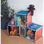 Bunte Würfelregale mit Spielzeug