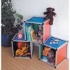Bunte Würfelregale mit Spielzeug
