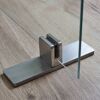Metallhalterung für Plexiglasscheibe