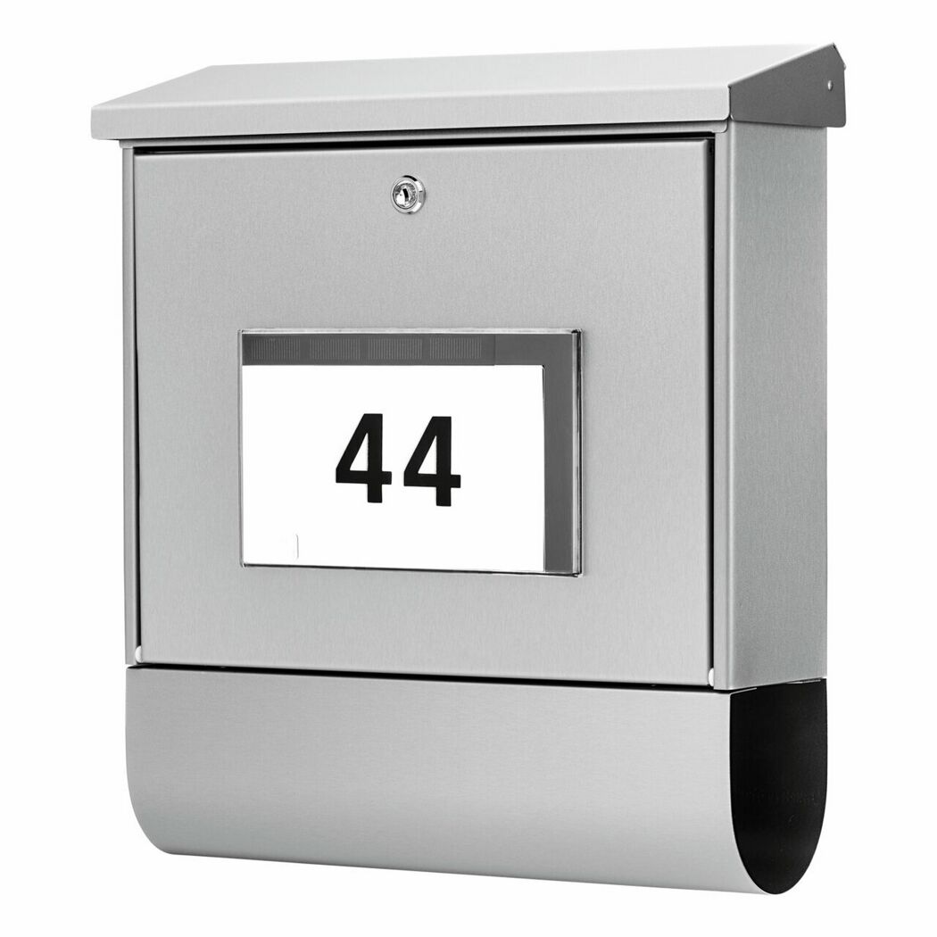 Silberner Briefkasten mit der Nummer 44