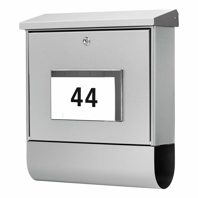 Silberner Briefkasten mit der Nummer 44