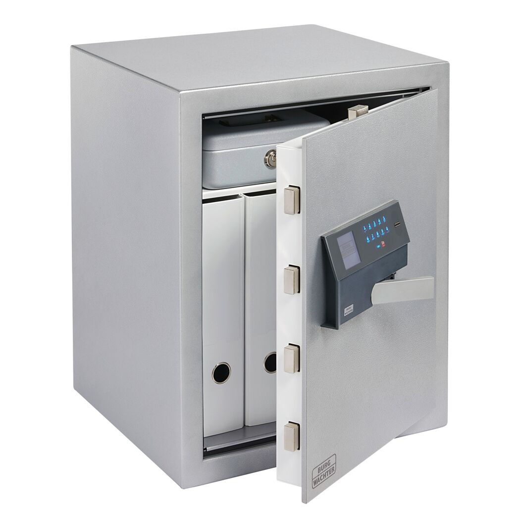 Geöffneter Tresor mit Zahlencode