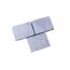 Drei graue Granitpflastersteine