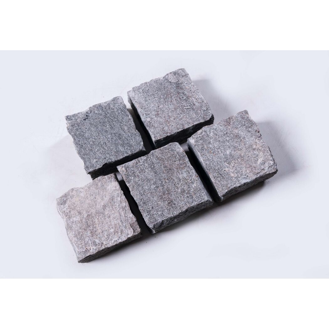 Fünf graue Pflastersteine
