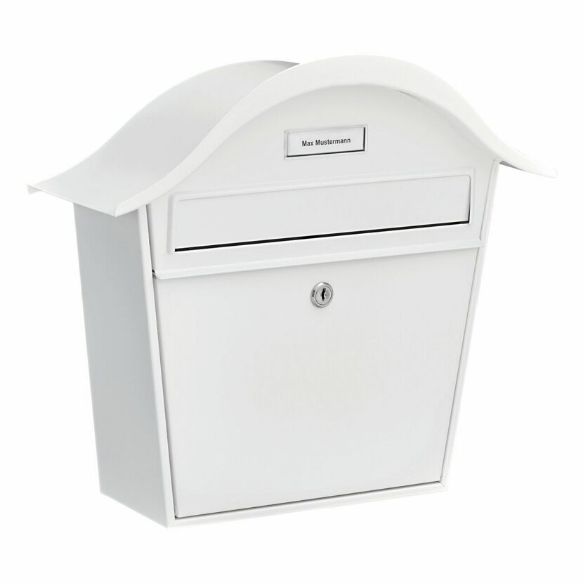 Weißer Briefkasten mit Namensschild
