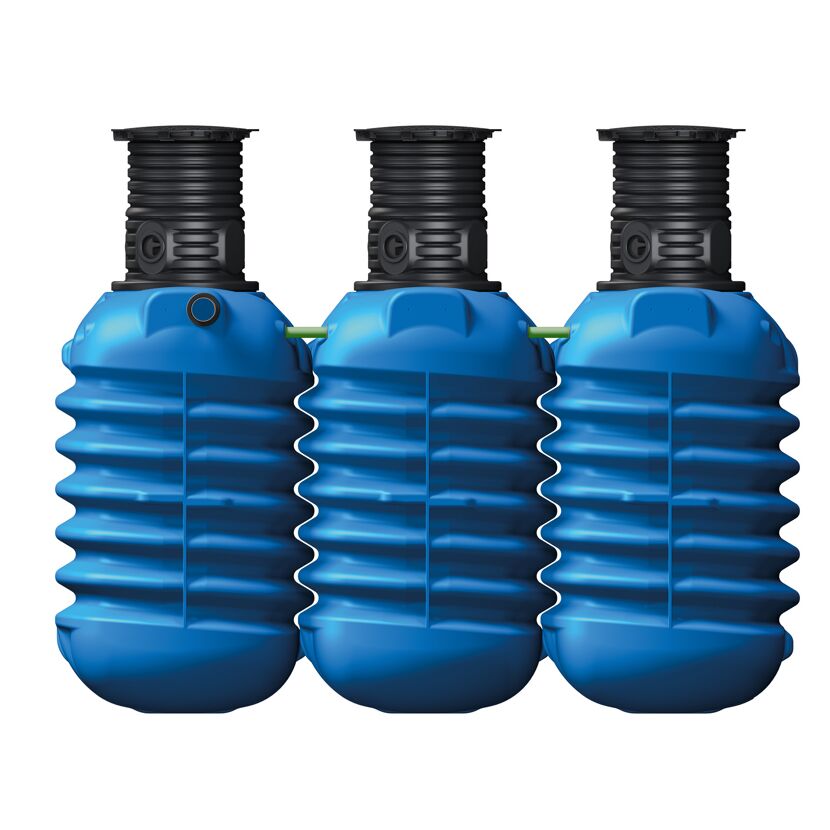 Drei blaue Erdtanks nebeneinander