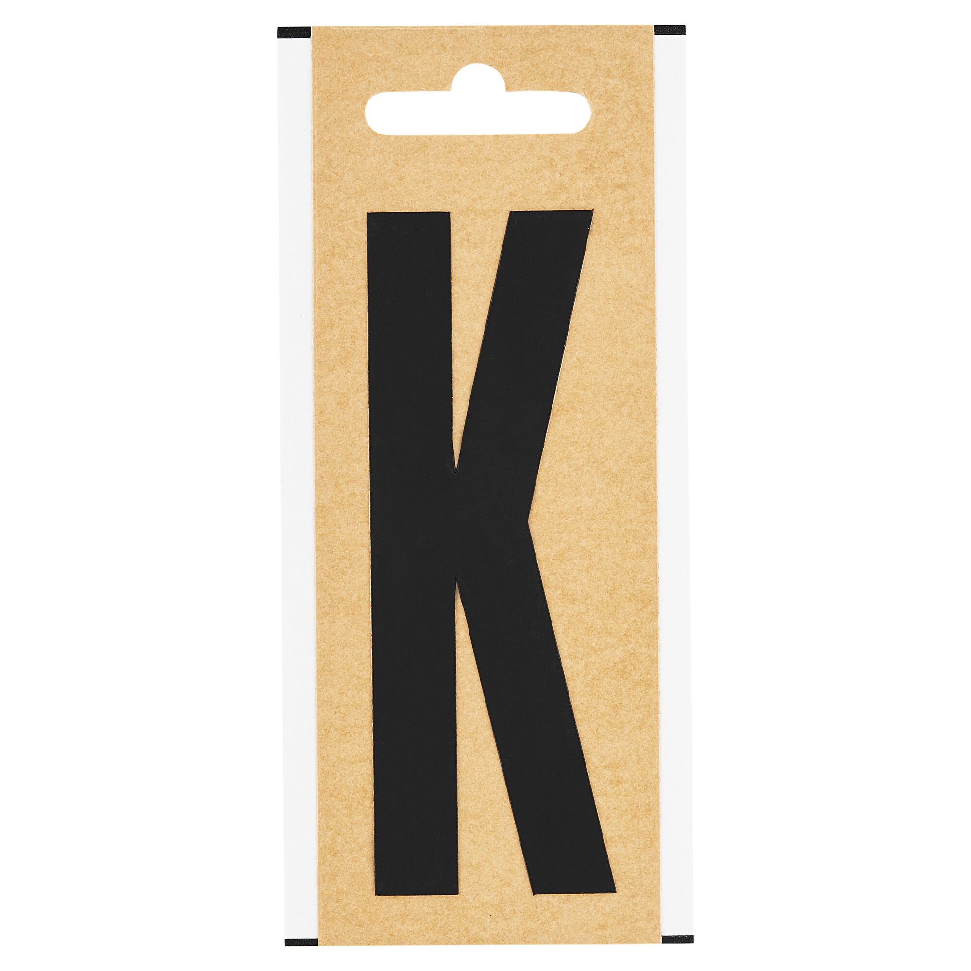 Schwarzer Folienbuchstabe K auf braunem Karton.