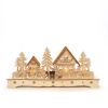 Beleuchtetes Weihnachtsdorf aus Holz