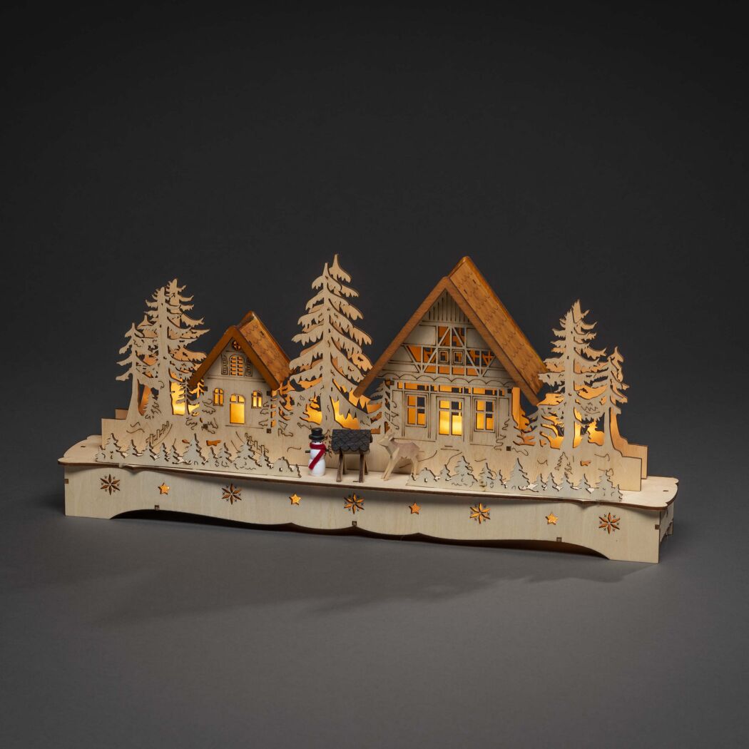 Beleuchtetes Weihnachtsdorf aus Holz