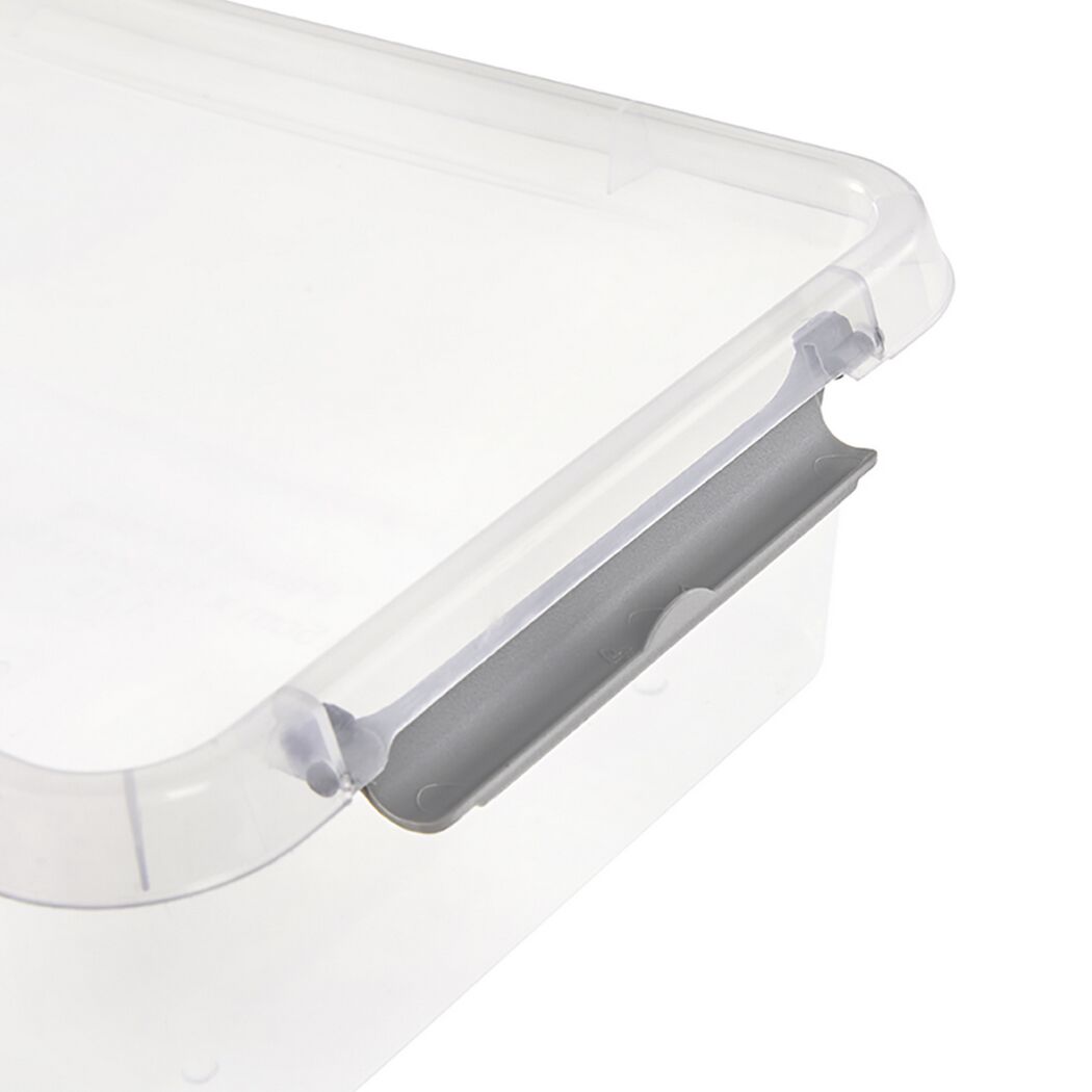 Nahaufnahme des Verschlusses einer durchsichtigen Clipbox