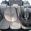 Verschmutzter Autositz mit Kindersitz