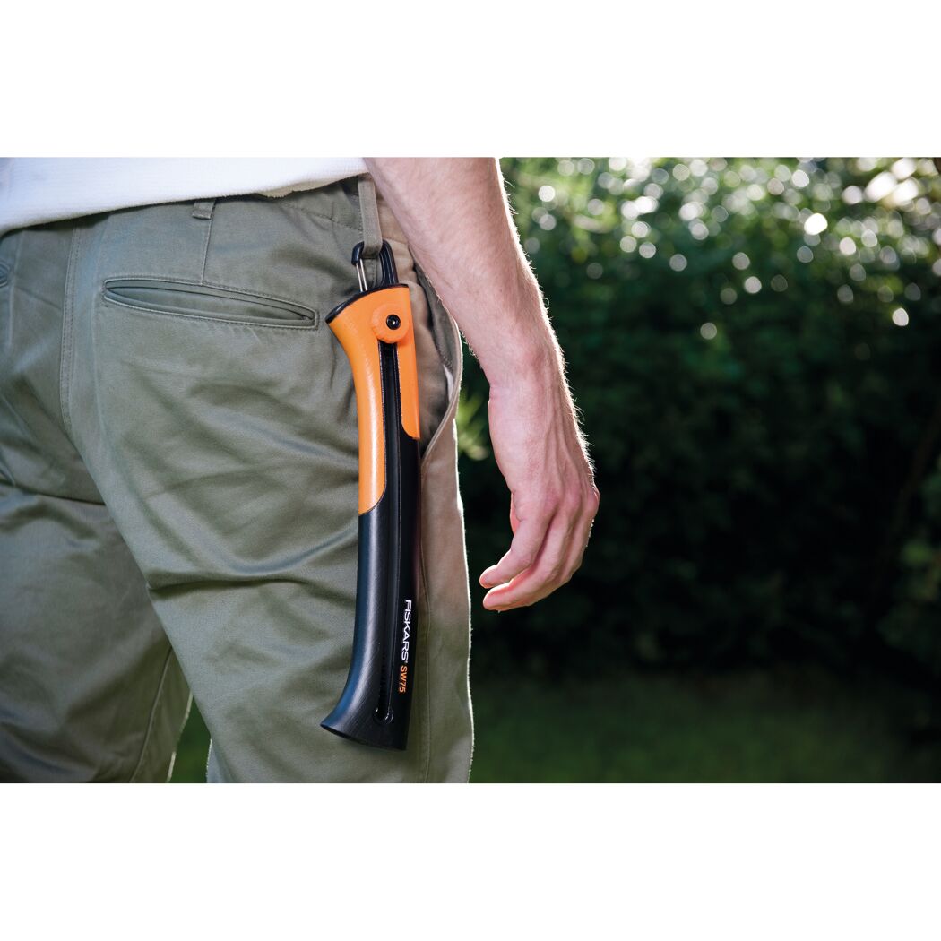 Fiskars Xtract SW75 Handsäge in der Hosentasche