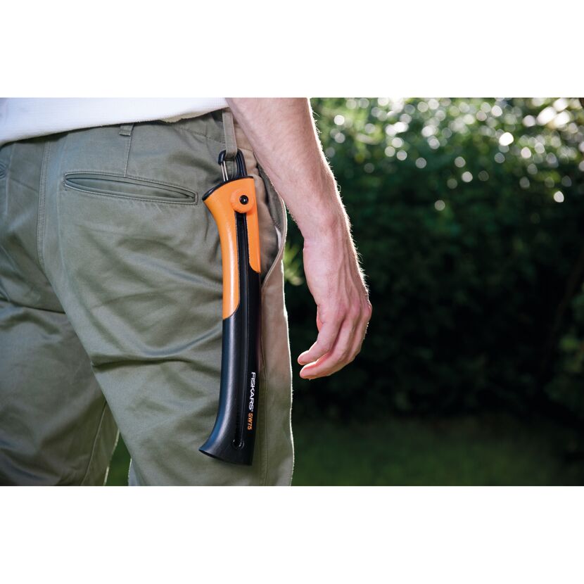 Fiskars Xtract SW75 Handsäge in der Hosentasche