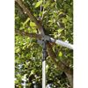 Astschere Comfort schneidet einen Ast