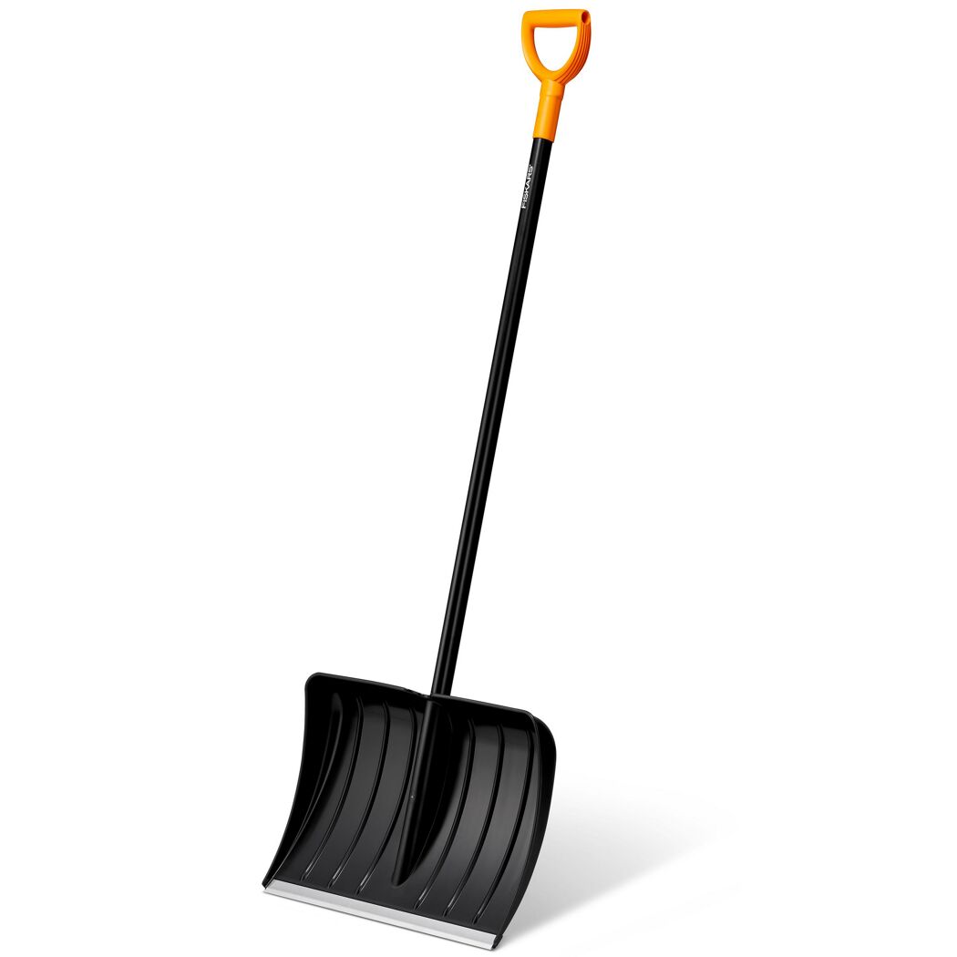 Schwarzer Schneeschieber mit orangem Griff