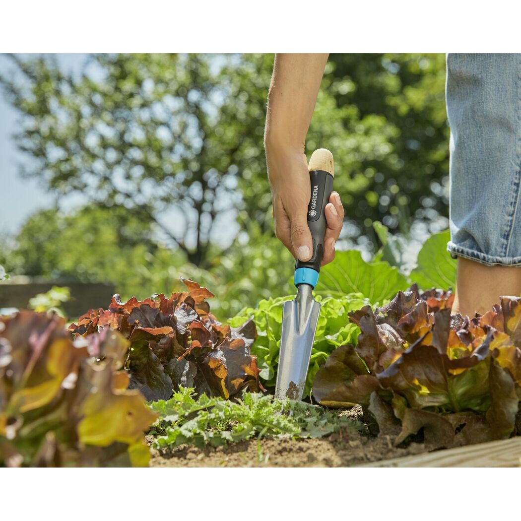 Jäten mit dem GARDENA Unkrautstecher EcoLine
