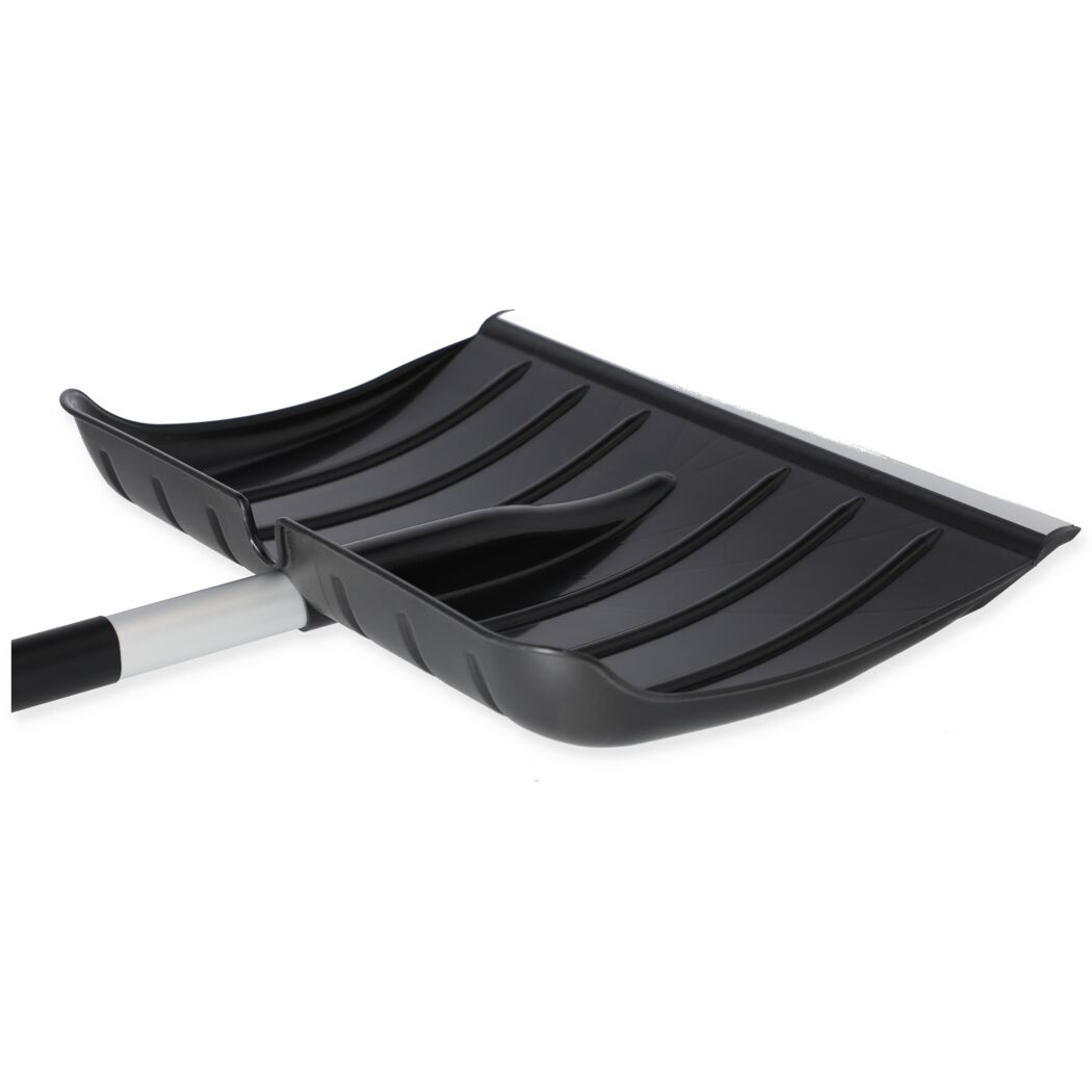 Schwarzer Schneeschieber mit Metallstiel