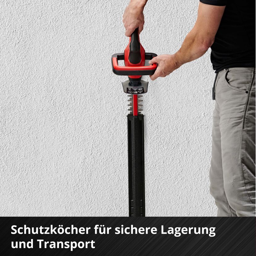 Person steckt Heckenschere in Schutzköcher