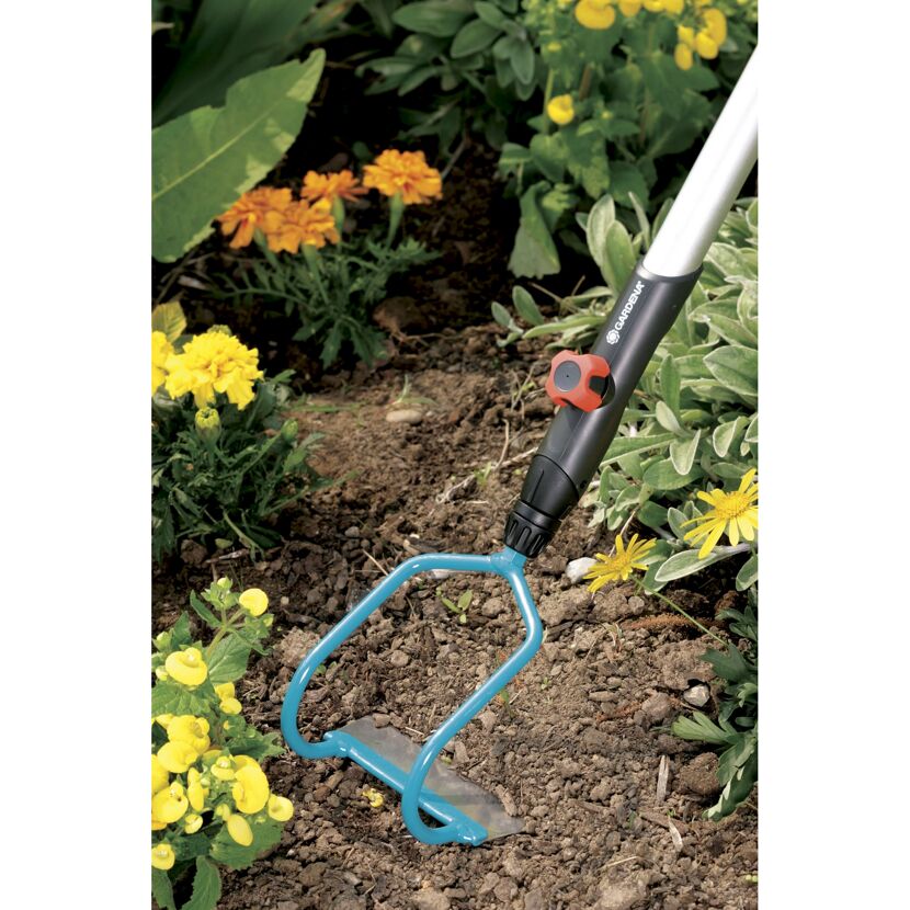 GARDENA Combisystem Bügelzughacke im Beet