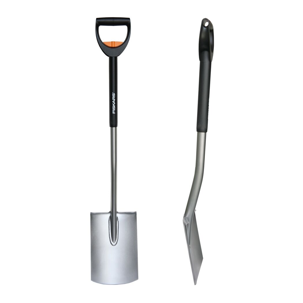 Zwei Ansichten eines Spatens von Fiskars
